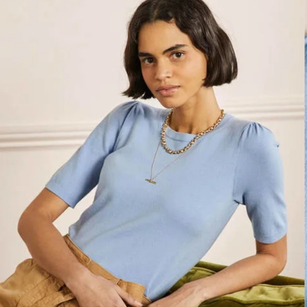 Boden Reia Ruffle-Shoulder Tee in Dusty Blue size 8 Medium